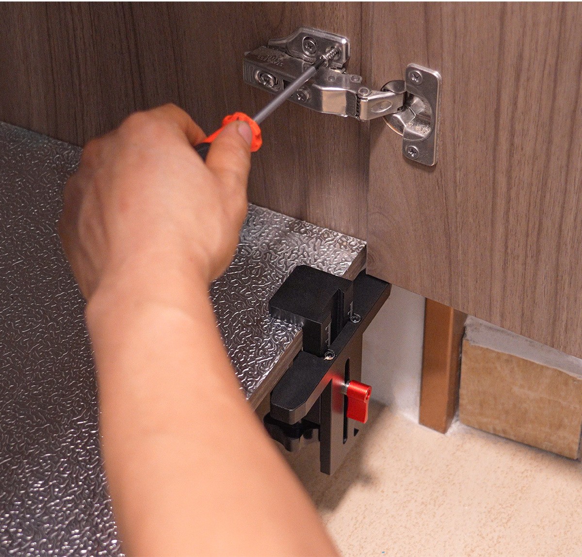 KW1017 Cabinet Door Installation Tool